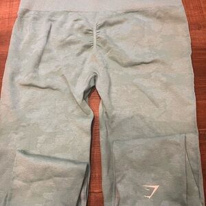 Gym shark scrunch leggings
